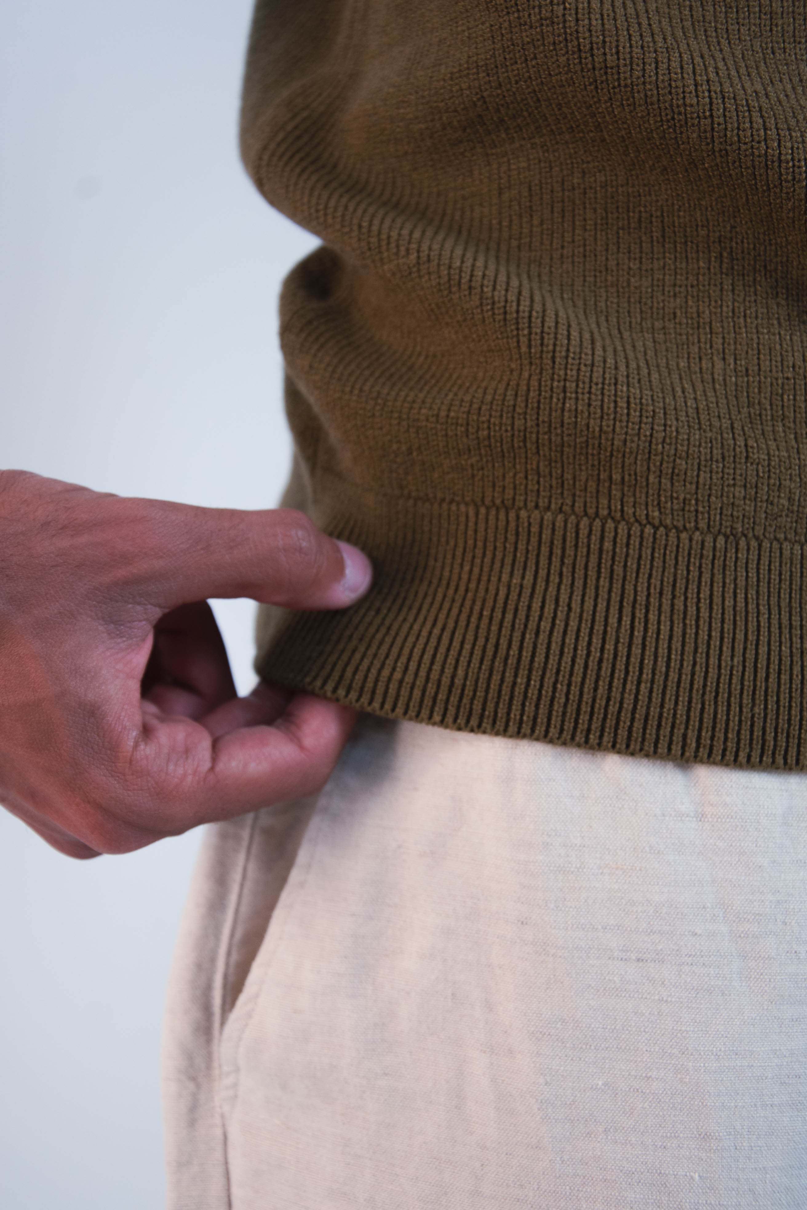OLIVE KNIT ZIP-UP POLO